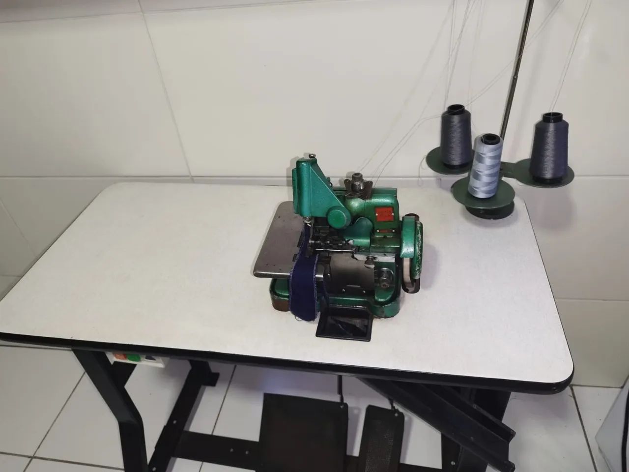 Máquina de costura Overlok semi-industrial  - Foto 4