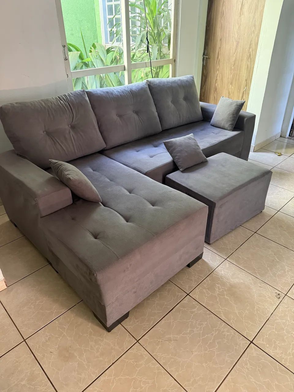 Sofá chaise , cinza , estado de novo 
