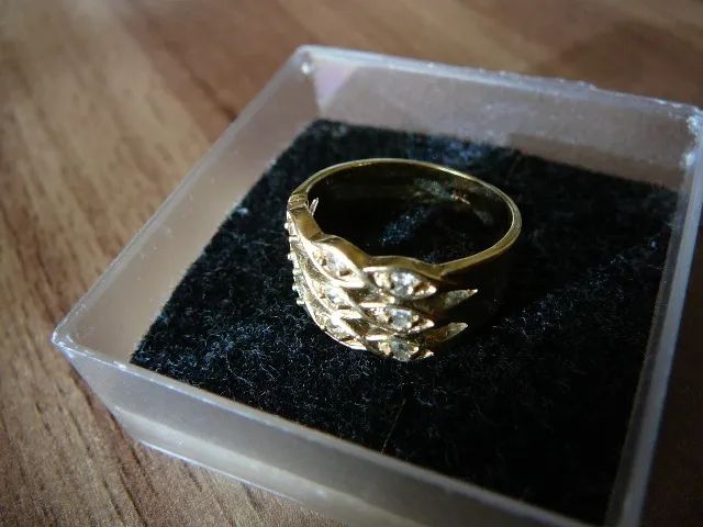 Anel banhado a ouro com brilhantes - Foto 2