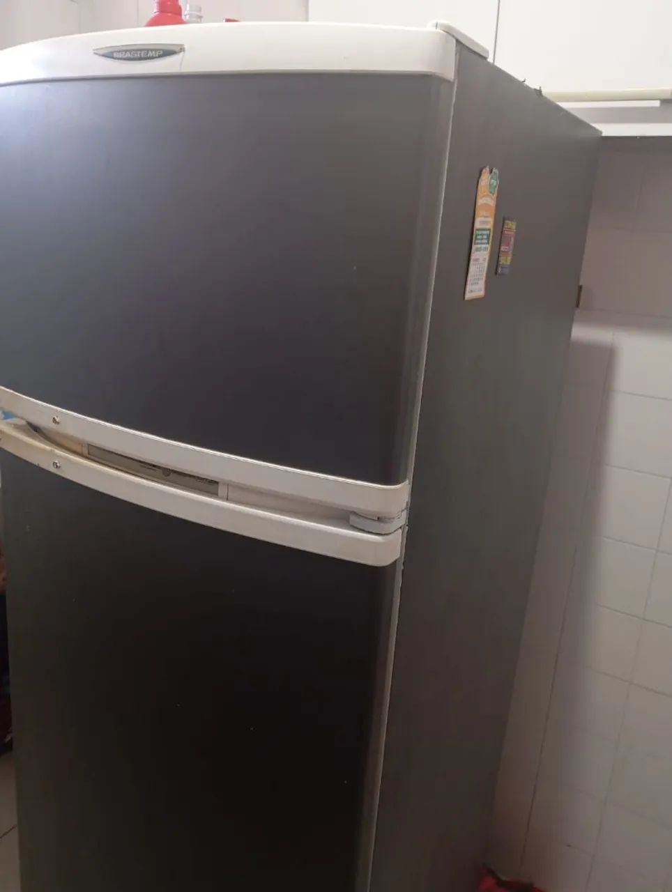 GELADEIRA COM DEFEITO PARA RETIRAR PEÇAS 