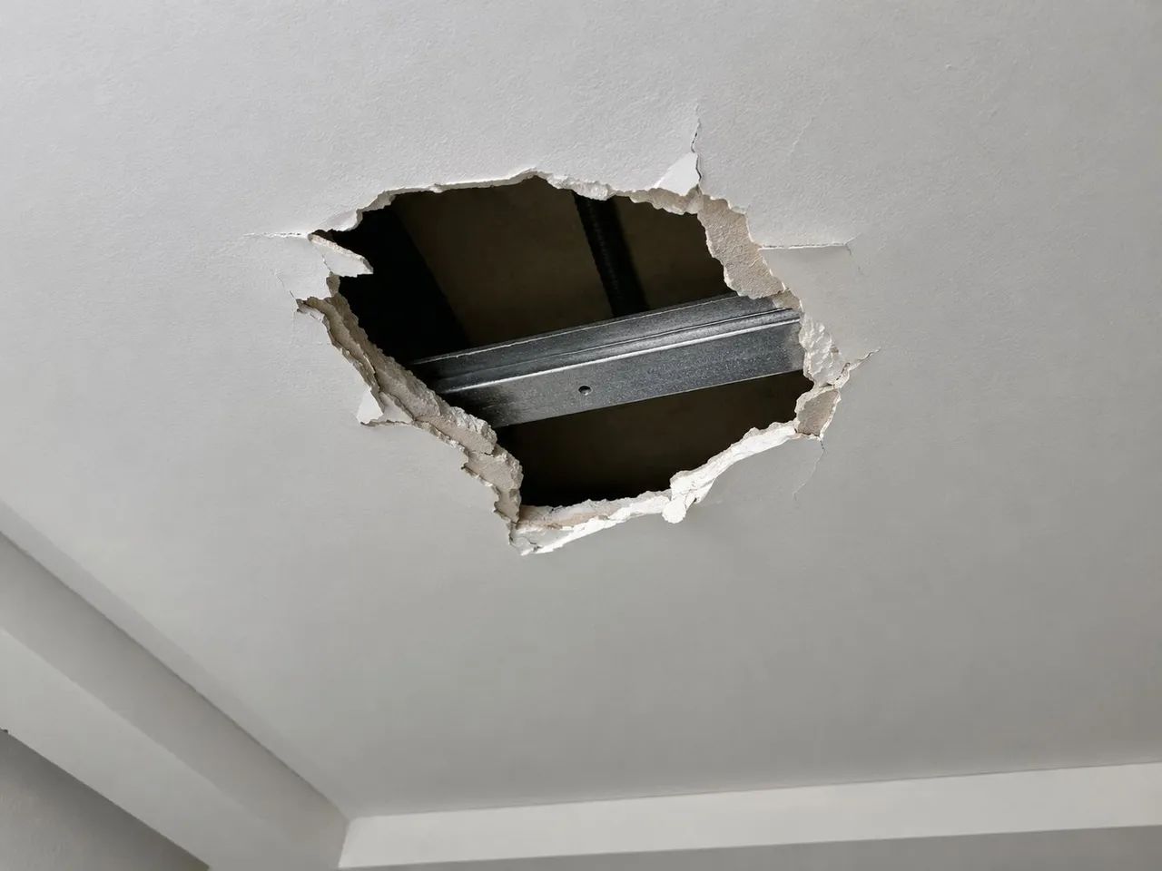 Conserto e serviço de gesso parede 