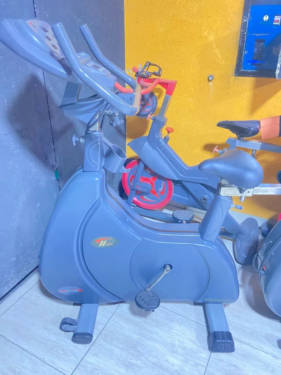 Bicicleta ergométrica profissional EVZ1200 - total heath - Foto 3
