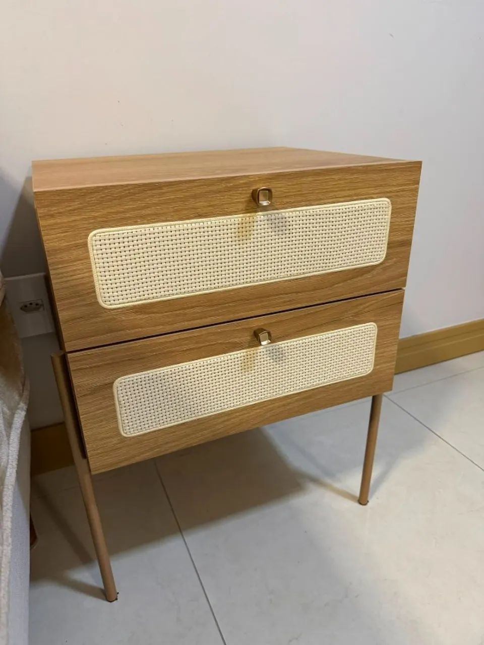 Cômoda e mesa de cabeceira em conjunto - Foto 2