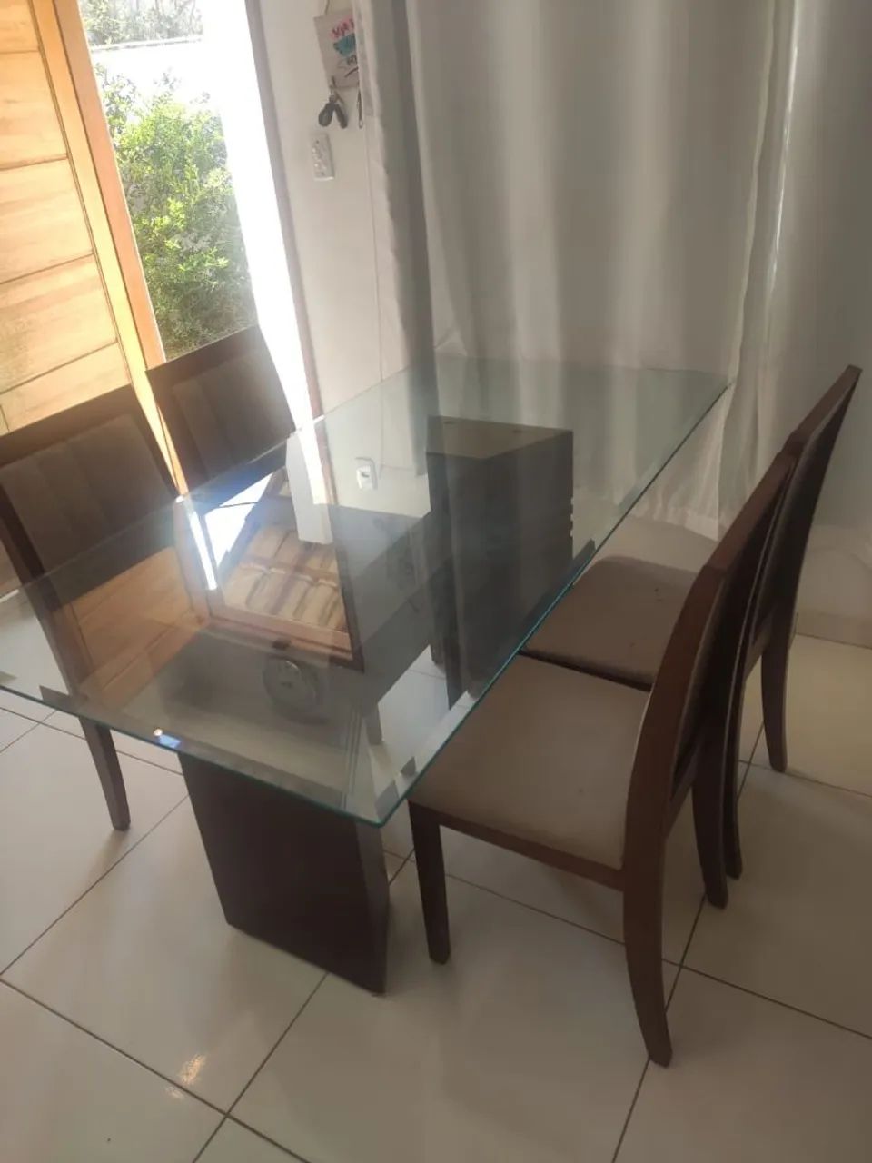 Mesa de vidro + 4 cadeiras 