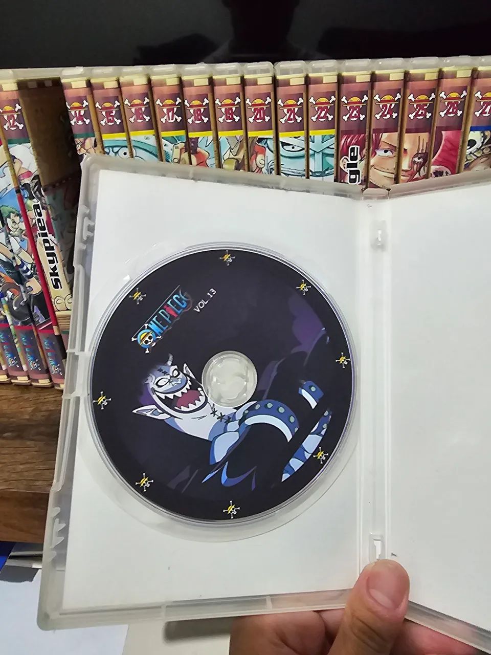 COLEÇÃO DVDS ONE PIECE VOLUME 1 AO 34 + 4 DVD DE FILMES - CDs