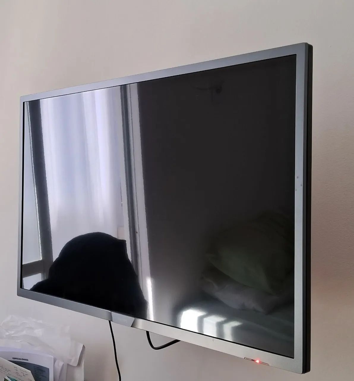 Smart TV 32 Polegadas Philips Slim LED Com Suporte De Parede E Controle - Foto 4