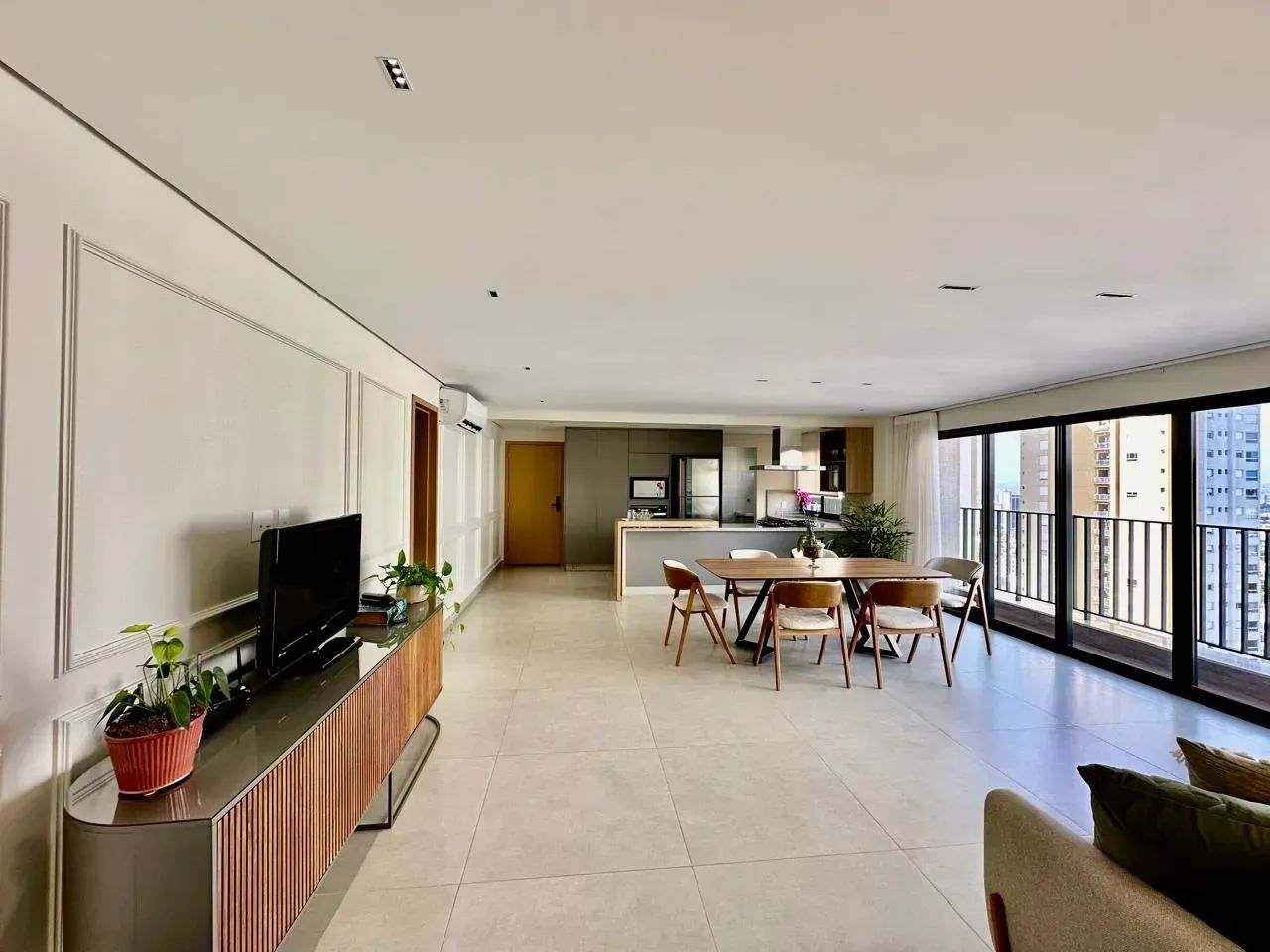 Apartamento, 140 m2, com 3 suítes, Sol da Manha, 23 andar, Mobiliado e Decorado - Foto 2