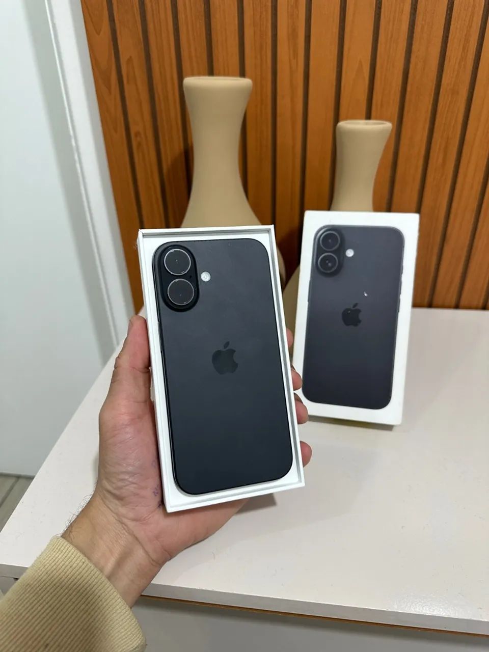 iPhone 16 impecável 