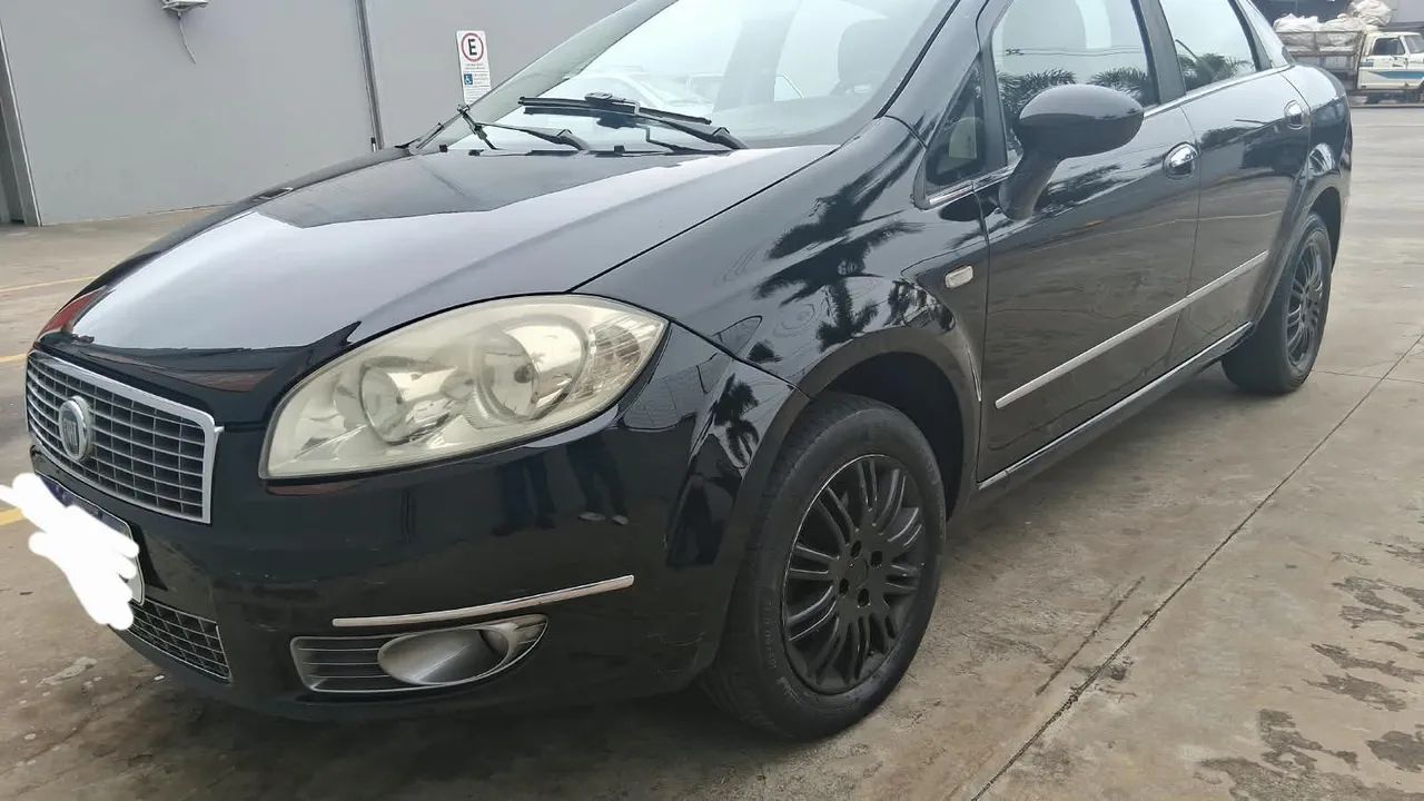 Fiat Linea Essence 1.8 Flex 16V 4P 2012