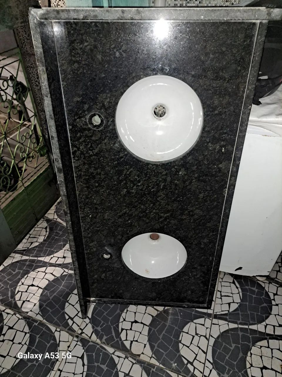 Pia de mármore com duas Cubas