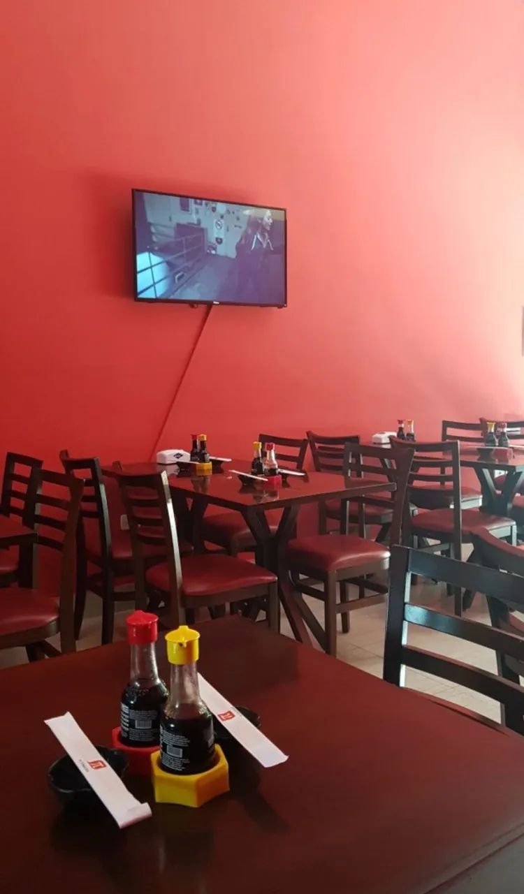 Mesas e cadeiras para restaurante.