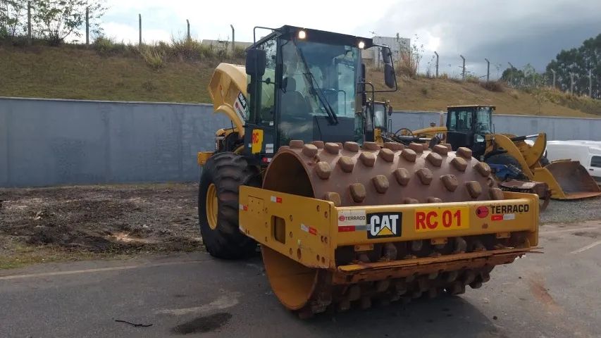ROLO COMPACTADOR DE PNEU CAT CS54B 10,5T - Foto 2