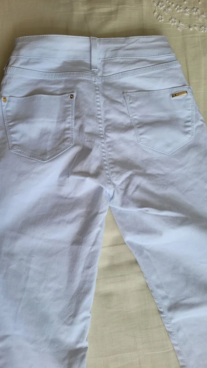 Calça comprida branca  com elastano  - Foto 3