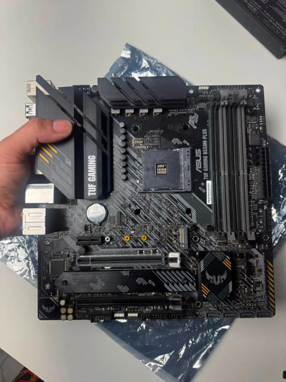 Placa mãe ASUS TUF B550M PLUS - Foto 3