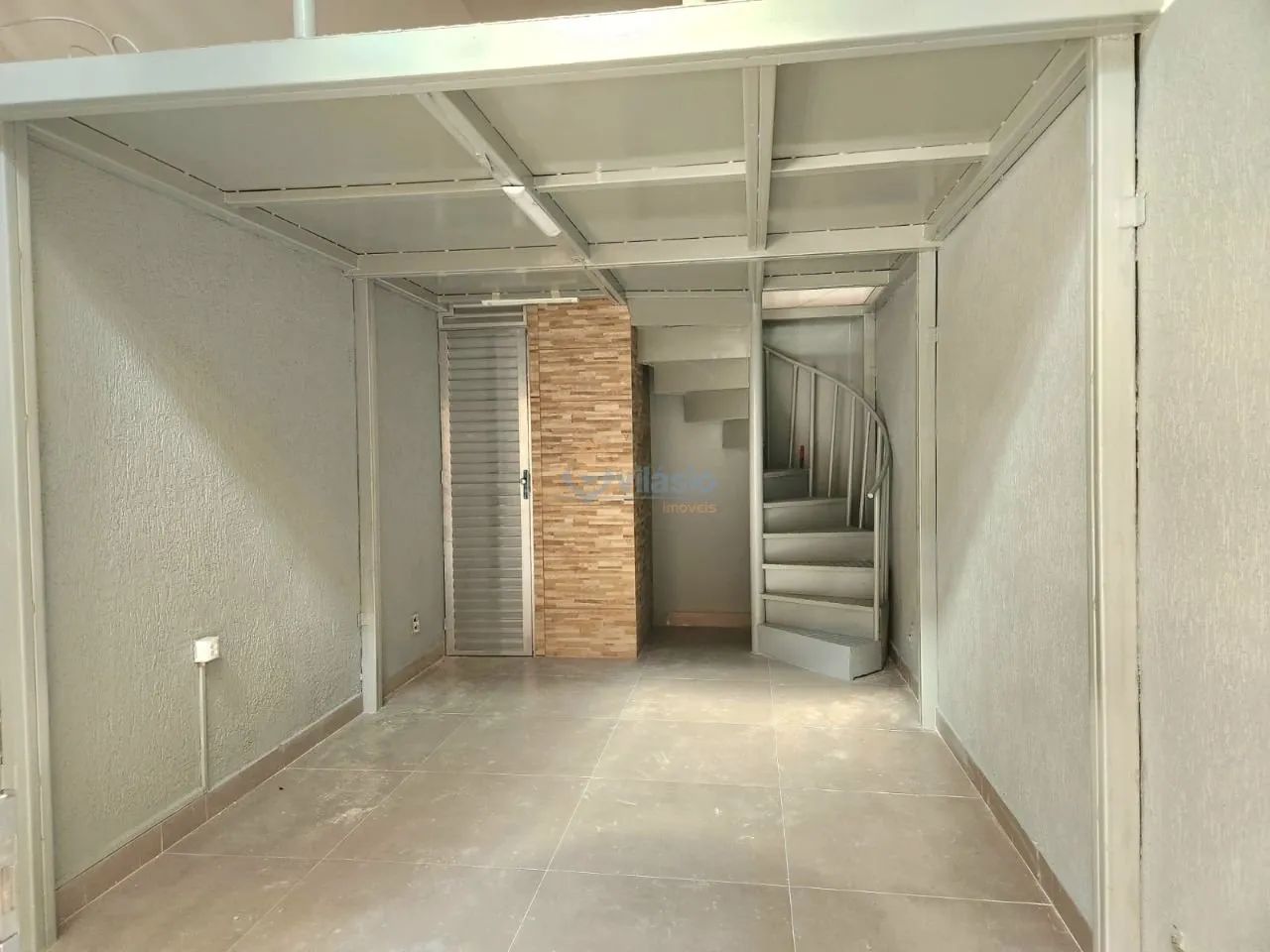 Loja 34 m² com mezanino Dona Clara