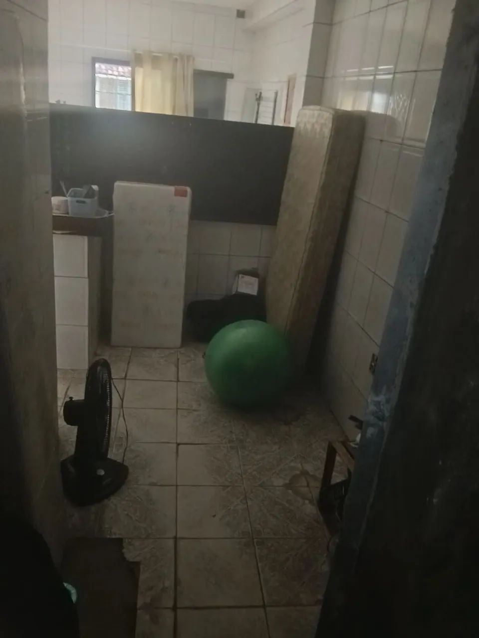 Kitnet, frente de rua principal. - Foto 5