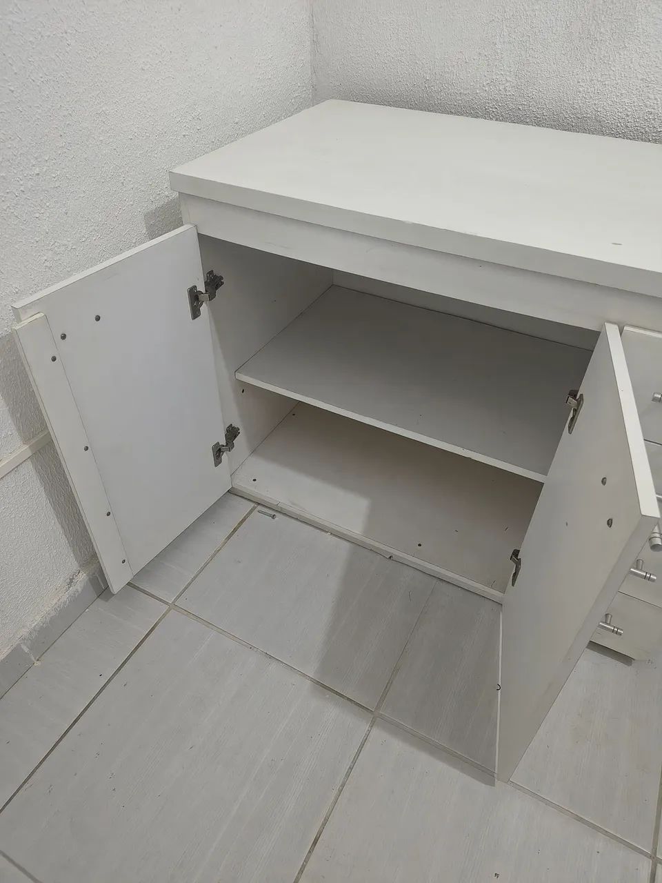 Mesa de estudo com gavetas e portas - Foto 3