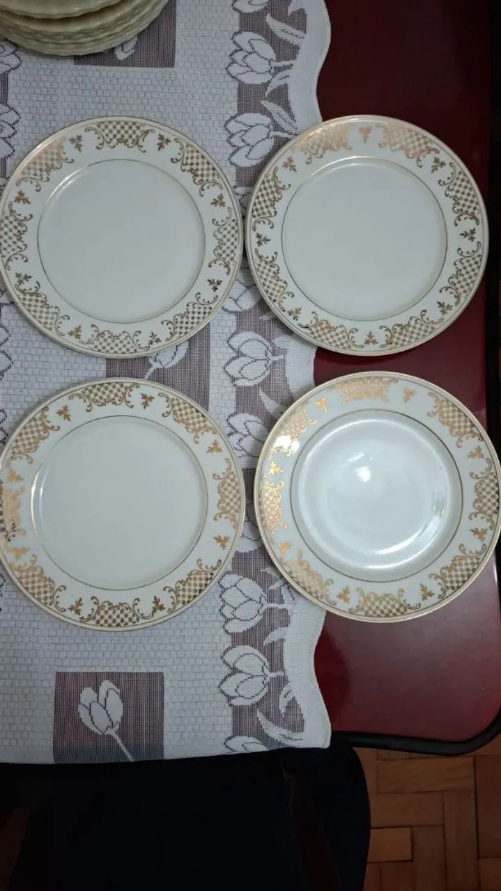 4 Pratos antigos porcelana Mauá 