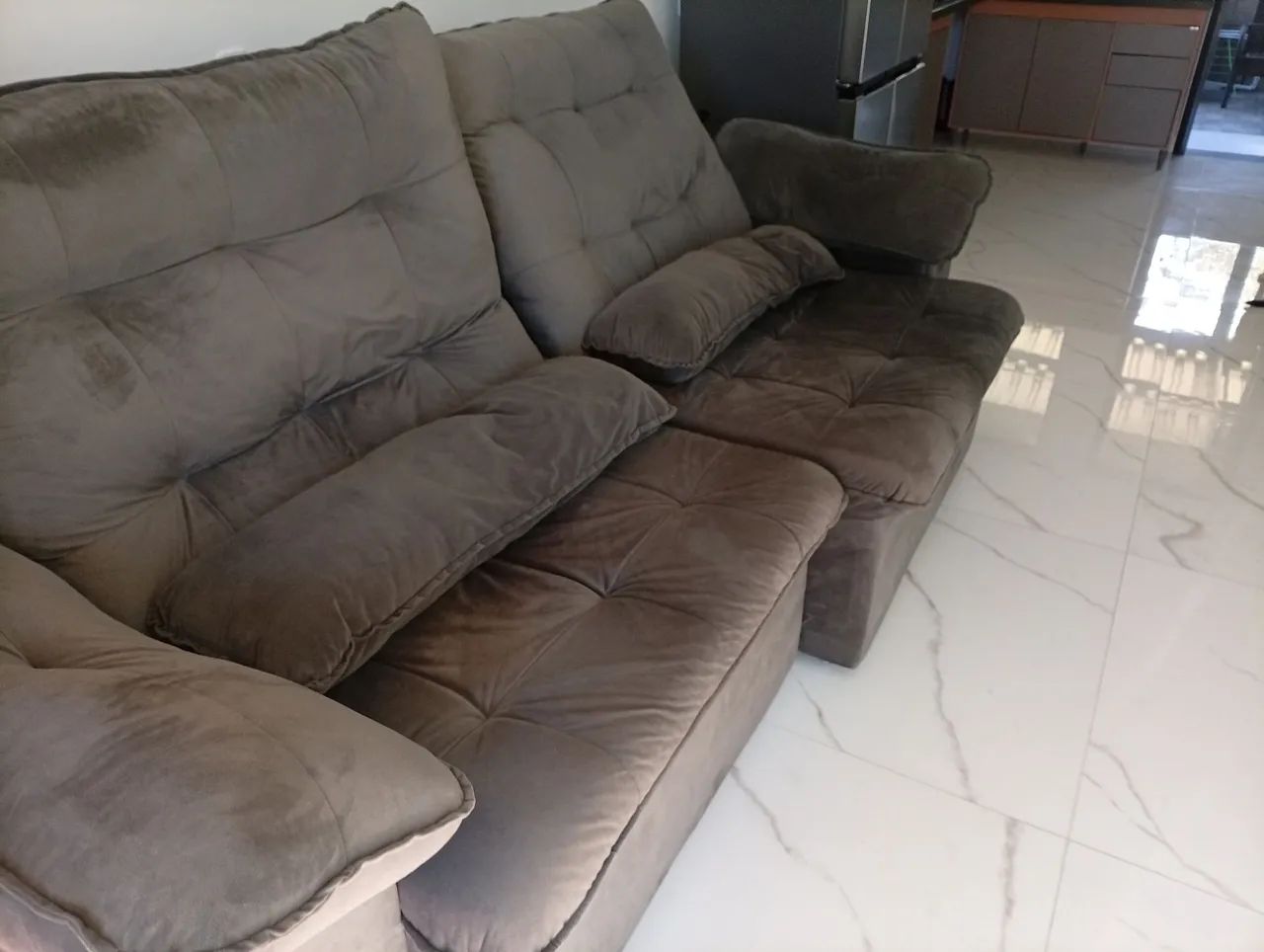 Vendo sofá retrátil...bem inteiro  - Foto 2