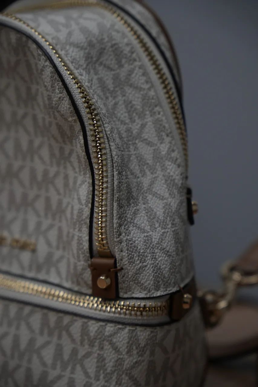 Mochila Michael Kors Rhea Mini Vanilla - Foto 5