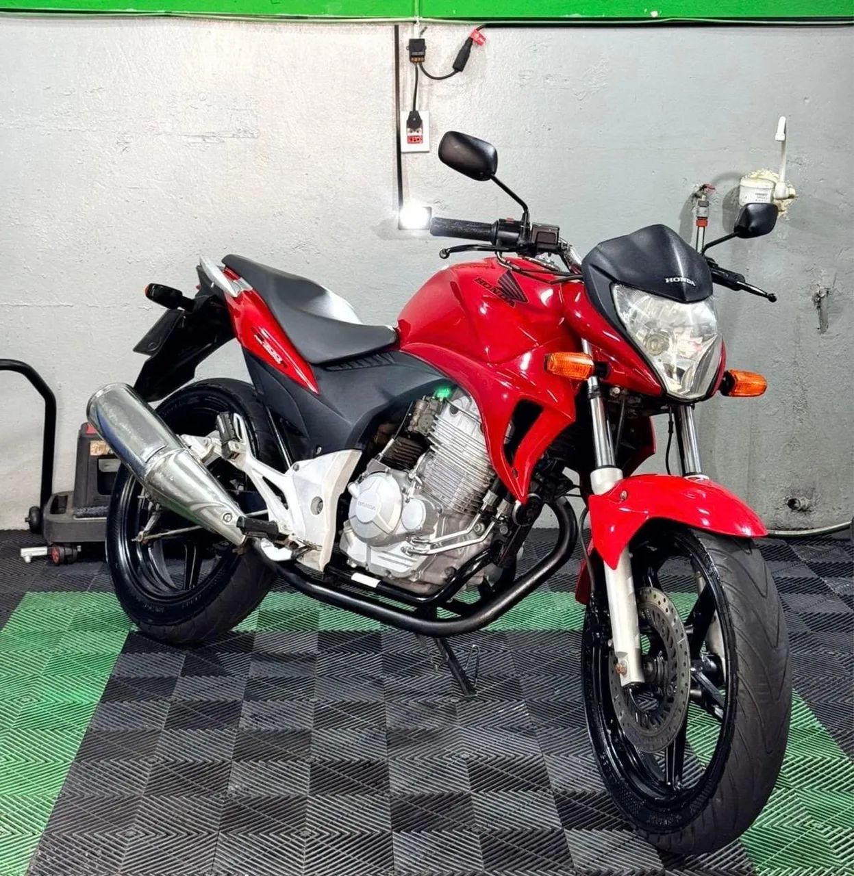 Vendo CB 300R 2010