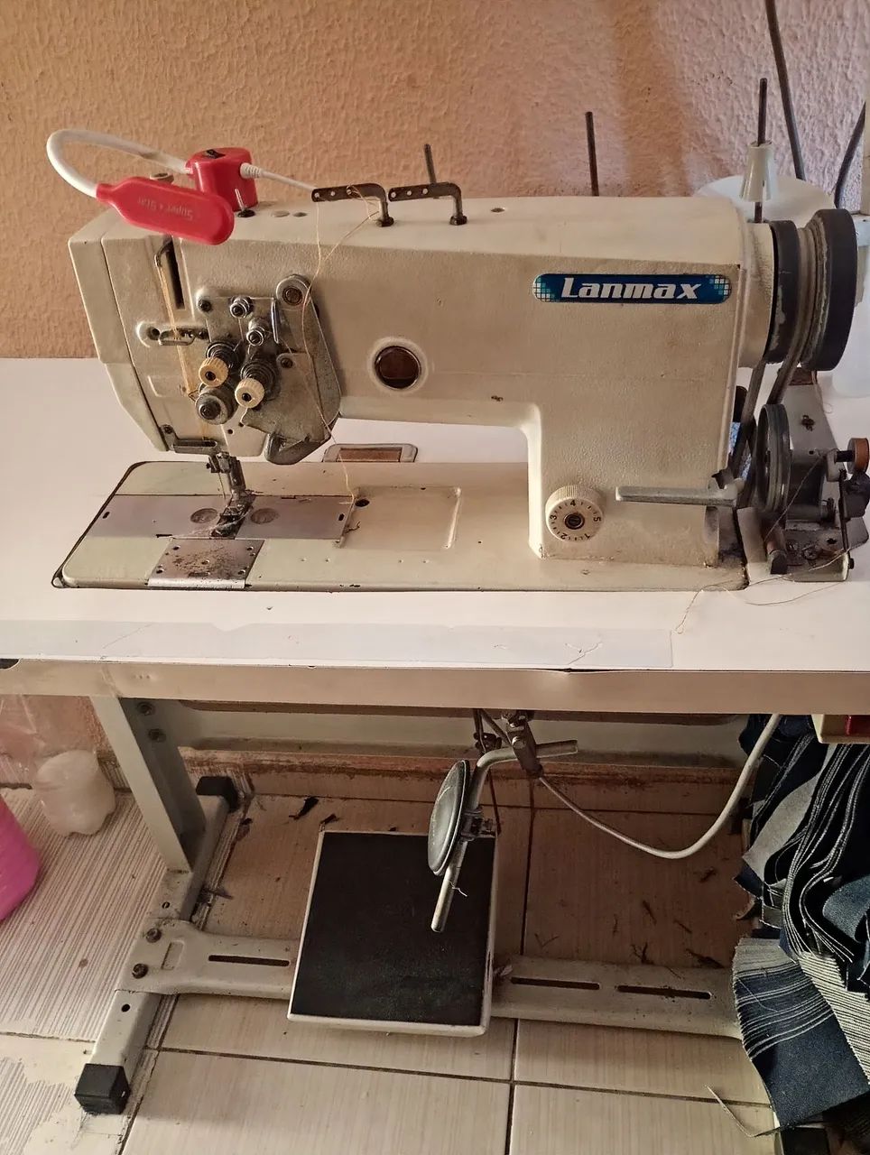 Vendo uma máquina duas agulhas  - Foto 2