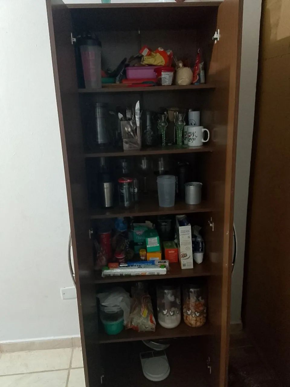 Armário de duas portas, com rodinhas  - Foto 2