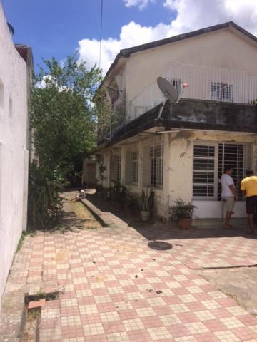 Duas Casas com Área Muito Interessante para Construtora - Foto 16