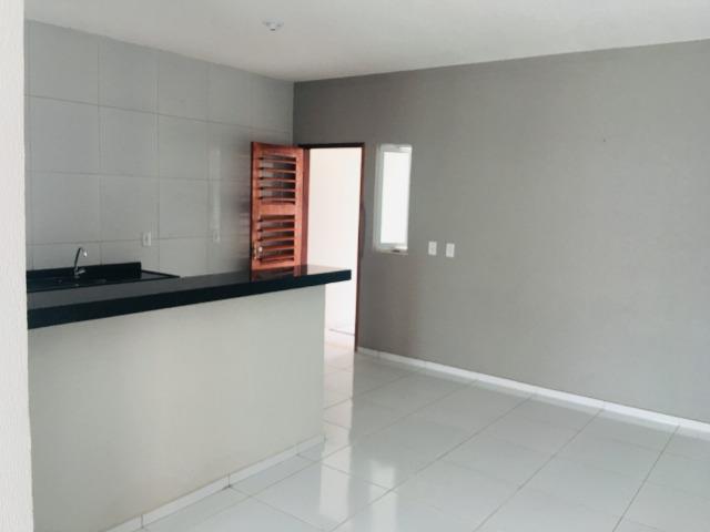 Linda casa com documentação grátis 2 quartos e 2 suites - Foto 5