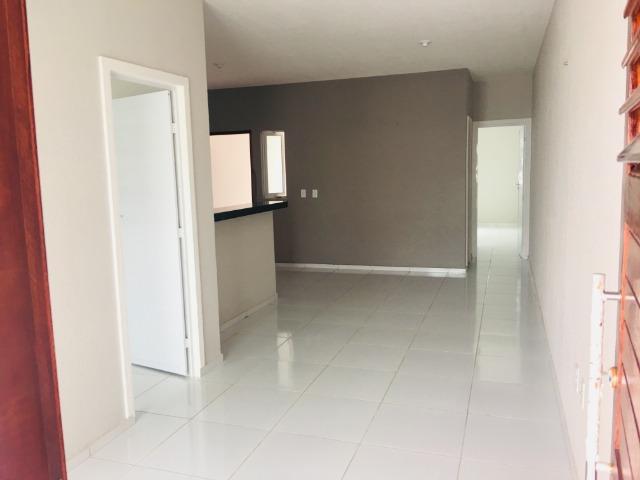 Linda casa com documentação grátis 2 quartos e 2 suites - Foto 3