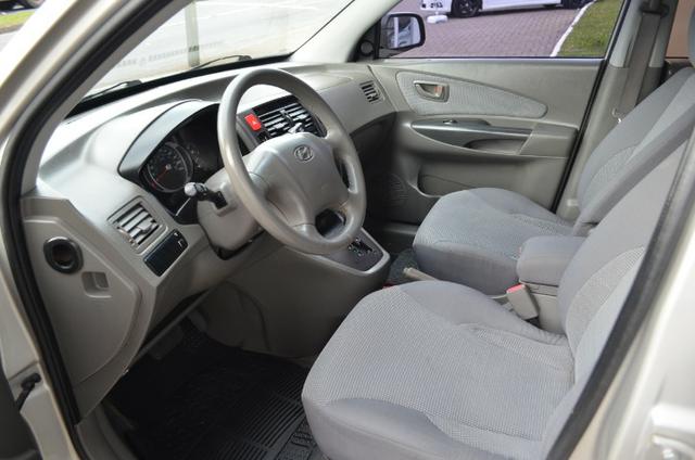Hyundai Tucson 2.0 gl gasolina automática * completa * pneus novos - Foto 12