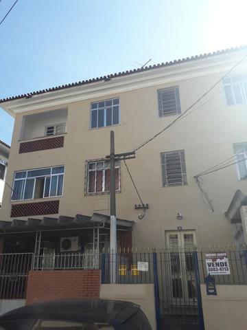 Vende aptº 2/4 com varanda na Vila da Penha