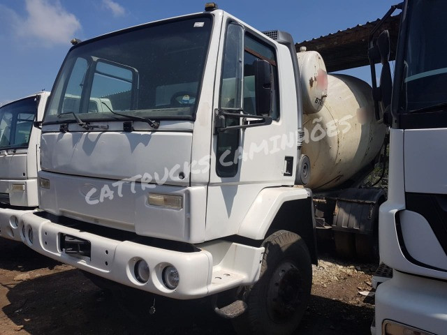 FORD CARGO 2425 TRAÇADO 6X4 BETONEIRA 2001