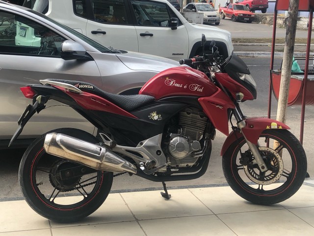 VENDO CB 300 SÓ VENDO