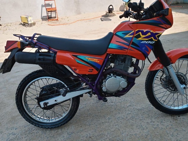 MOTO HONDA NX200