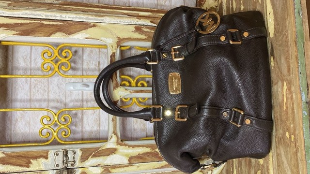 mk bolsa with lock