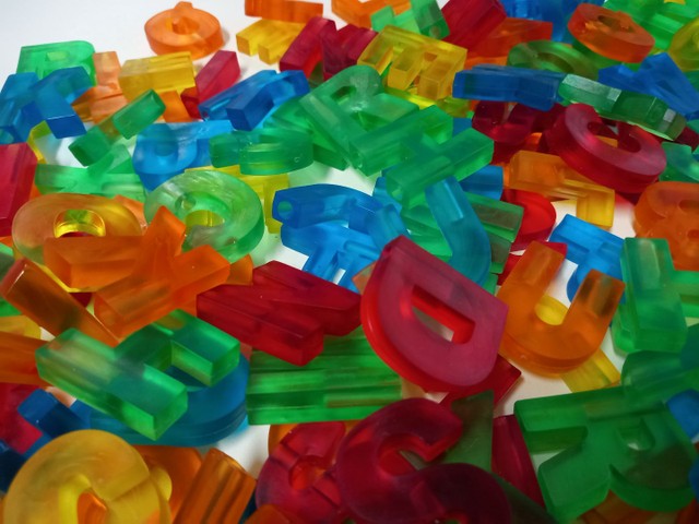 24 Letras para artesanato chaveiros brindes imãs leds apliques e muito mais - Foto 6