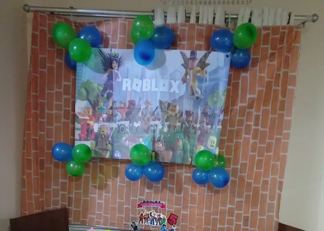 Aniversário do roblox com itens