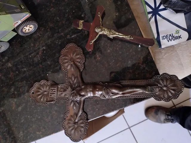 Crucifixo, os dois por 300$
