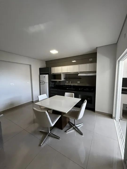 Apartamento de 3 Dormitórios com Suíte e Ar Condicionado para Locação no Centro de Maringá