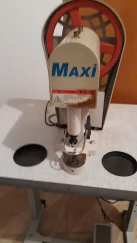 Máquina de Ilhós Naxi