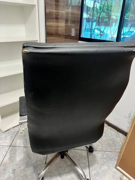 Cadeira de Escritório Giratória - Preta - Foto 4