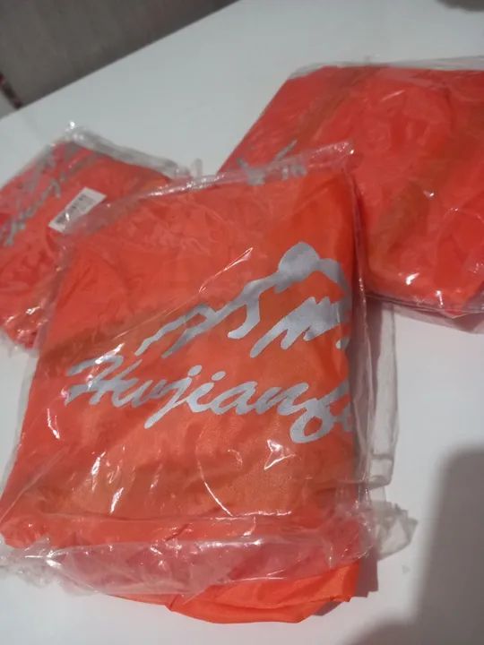 Capa de chuva para mochila - Impermeável e importada apenas e laranja - Foto 2