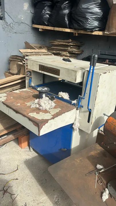 Máquinas corte e vinco e cartelar 