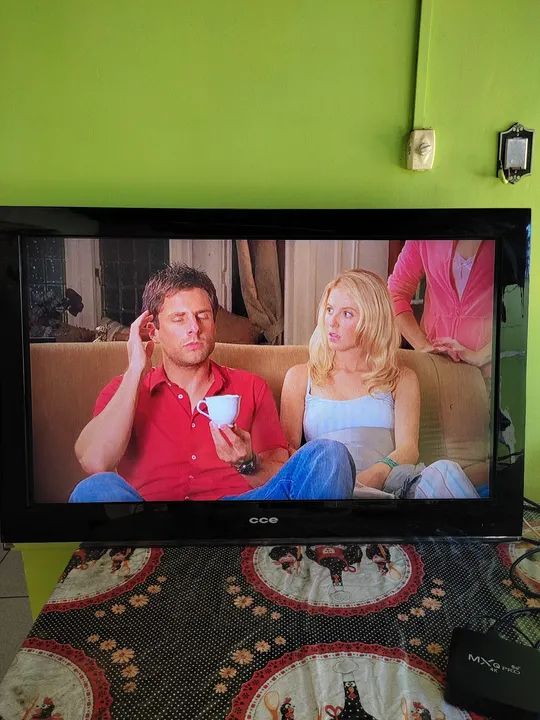 Tv plasma CCE 40 polegadas.
