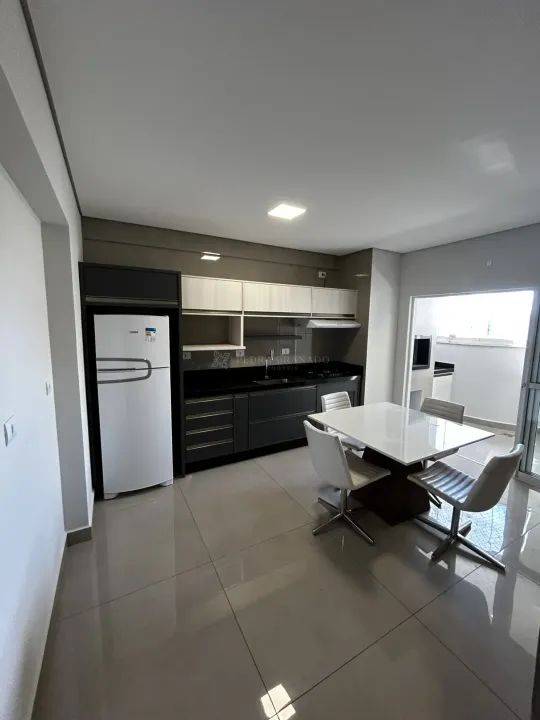 Apartamento de 3 Dormitórios com Suíte e Ar Condicionado para Locação no Centro de Maringá - Foto 2