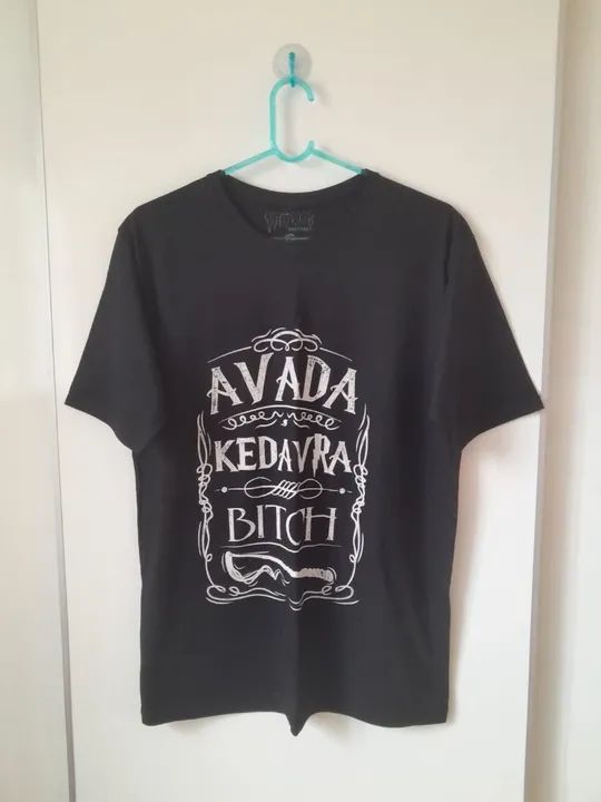 Camiseta Harry Potter "Avada Kedavra Bitch" da Fatum Tam. M (Nova)