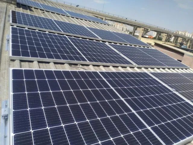 Sistema energia solar 445 kW por mês