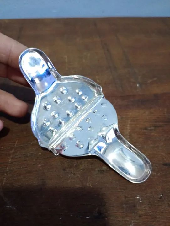 Antigo e Delicado Espremedor de Limão Prata Riva - Foto 5