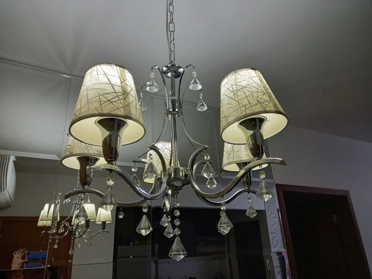 Lindo lustre pendente - Luminária cristal com 5 cúpulas